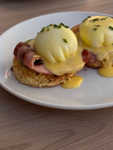 Eggs Benedict with Ham and Avocado