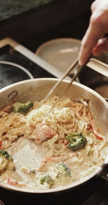 Creamy Shrimp Fettuccine with Broccoli