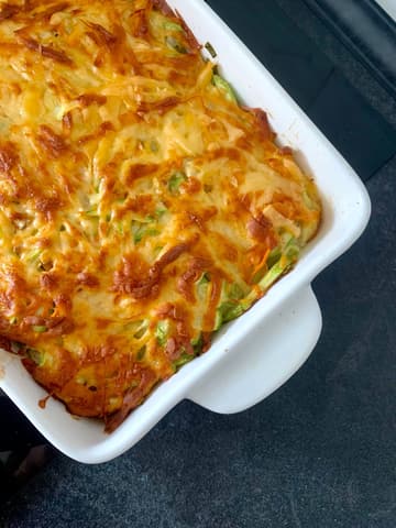 Cheesy Tuna Noodle Casserole with Zucchini