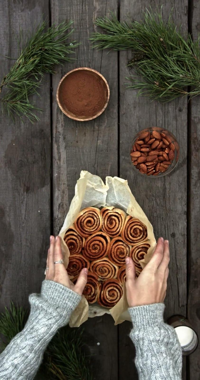 Classic Cinnamon Rolls with Vanilla Glaze