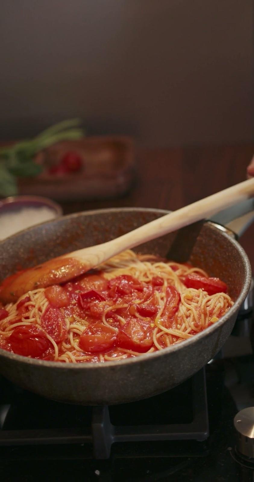Spaghetti Aglio e Olio with Cherry Tomatoes