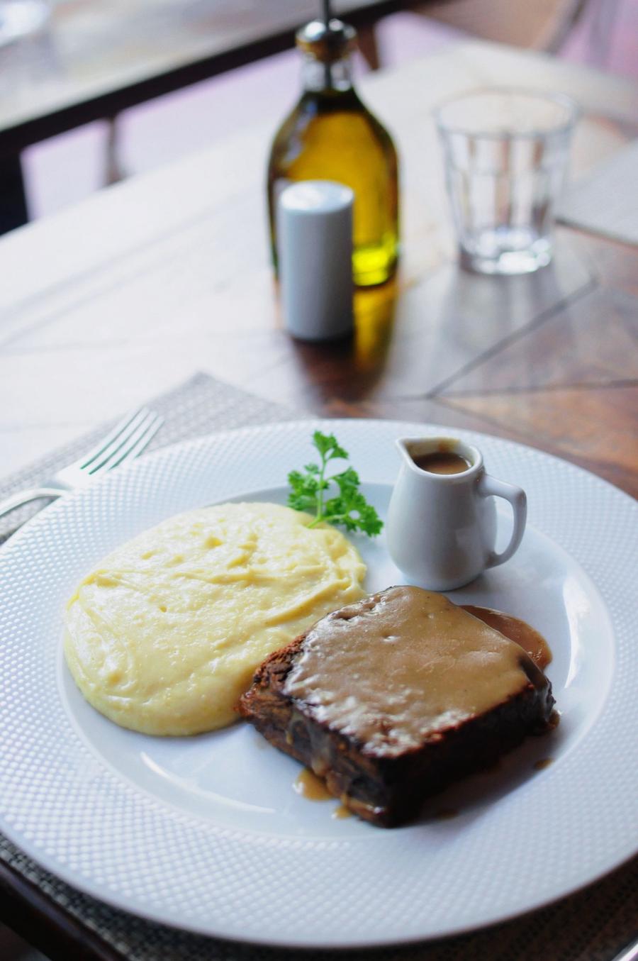 Classic Meatloaf with Gravy